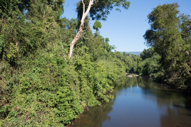 Viaje a la cascada de Heaw Narok