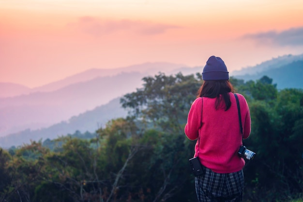 Viaje a Chiang Mai Mujeres turistas y amigas que viajan en el norte