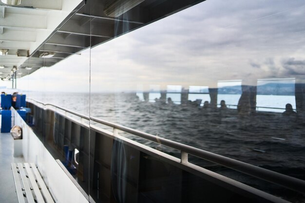 Foto viaje en ferry a las islas príncipes desde estambul detalles y pasajeros del ferry