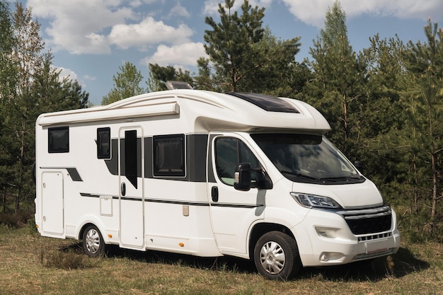 Un viaje de vacaciones en autocaravana un descanso en una furgoneta