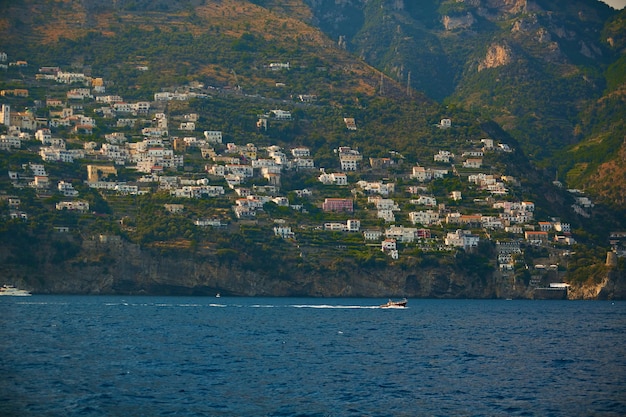 Viajes en Italia serie vista de la hermosa Amalfi