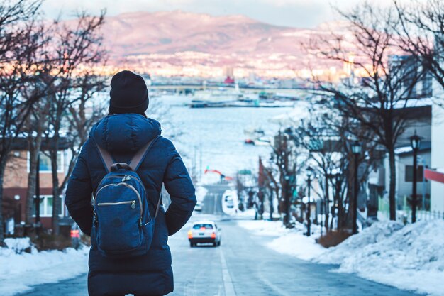 Viajes mujer en temporada de invierno