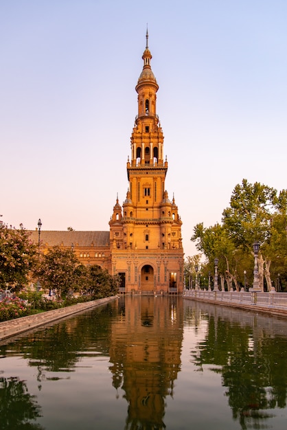 Foto viajes de turismo en el palacio de sevilla en españa