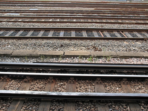 Vías de tren en la estación