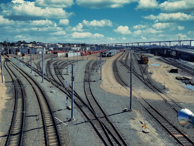 Vías de tren por la tarde