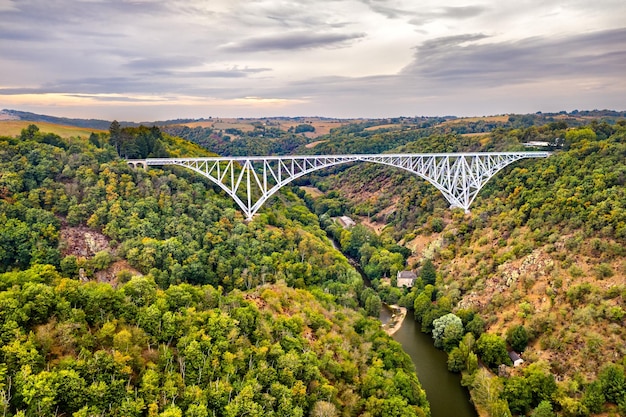 El Viaur Viaduct un puente ferroviario en Aveyron Francia