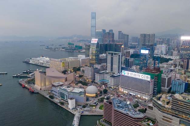 Victoria Harbour, Hongkong, 05. September 2018: - Hongkong Victoria Harbour am Abend