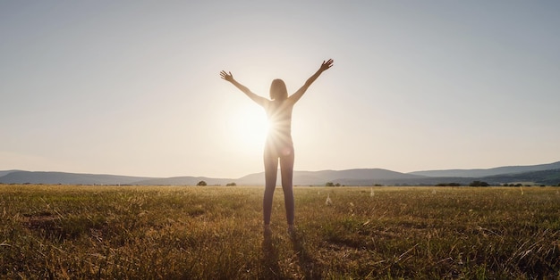 Foto victoria sentirse positivo y lleno de alegría