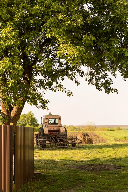 Vida de campo con un tractor