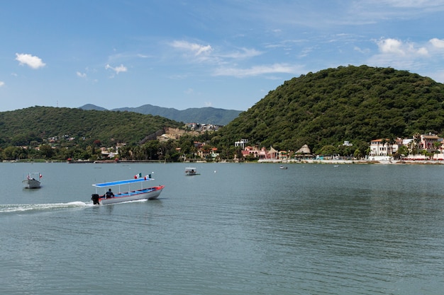 Vida en mexico paisaje con lago