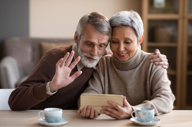 Videoconferência para casais de idosos