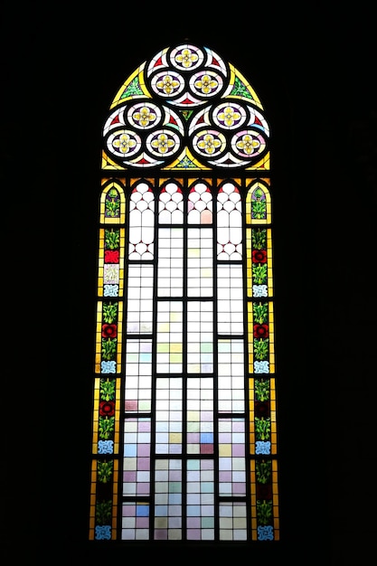 Foto vidrieras en la iglesia de san antonio de padua estambul