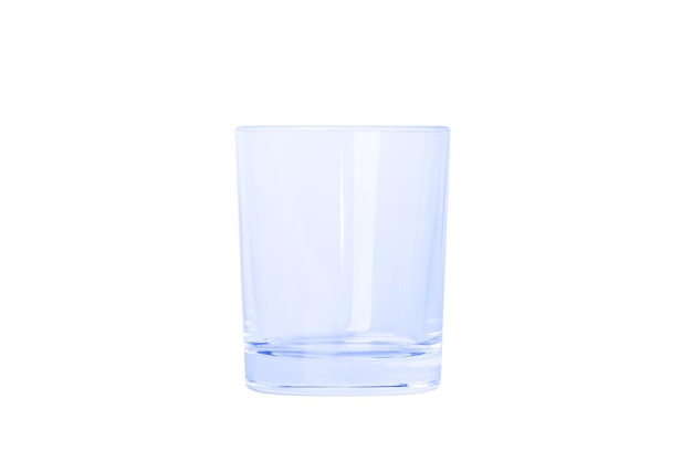 Vidrio vaso vacío de tamaño mediano de vidrio azul aislado