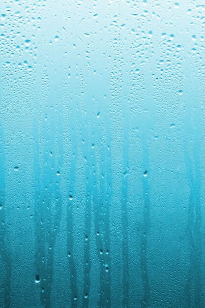 Vidrio de ventana hermosa con fondo de gotas