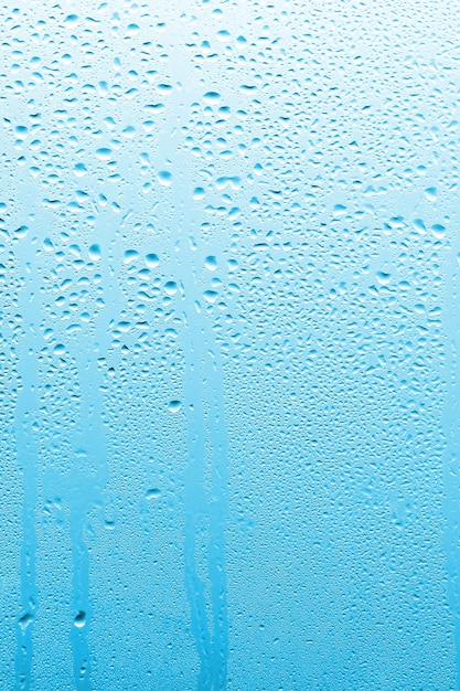 Vidrio de ventana hermosa con fondo de gotas