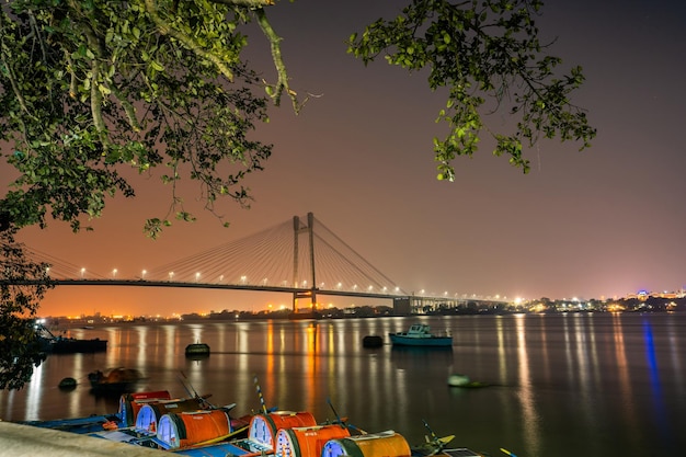 Vidyasagar Setu es el puente atirantado más largo ubicado en Calcuta, Bengala Occidental, India