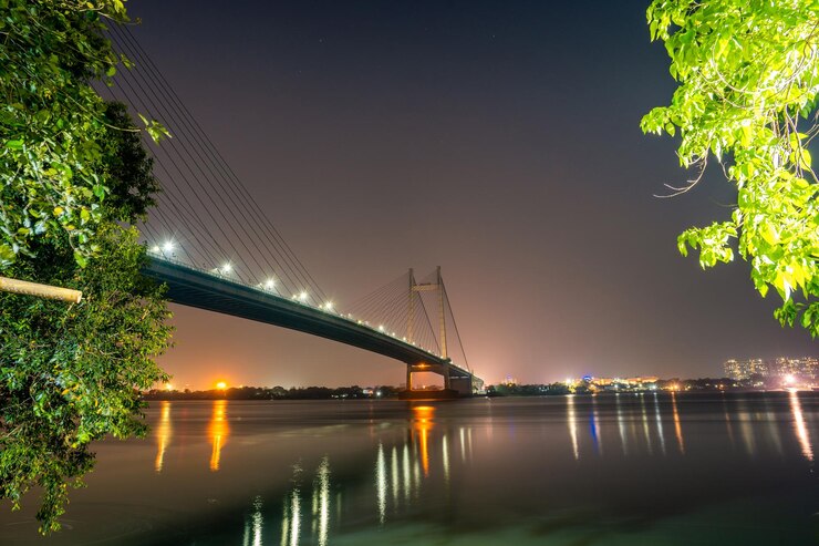 Vidyasagar Setu es el puente atirantado más largo ubicado en Calcuta, Bengala Occidental, India