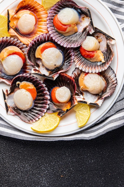 Vieiras em concha frutos do mar frescos fast food refeição saudável comida lanche na mesa cópia espaço comida