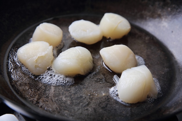 Vieiras fritas na frigideira