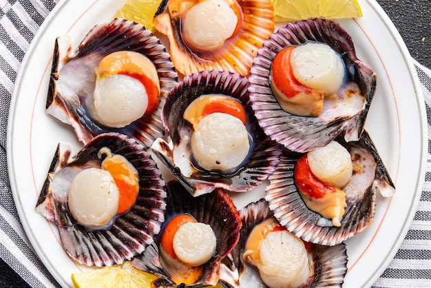 vieiras de marisco con cáscara refrigerio de comida fresca en la mesa espacio de copia fondo de comida vista superior rústica