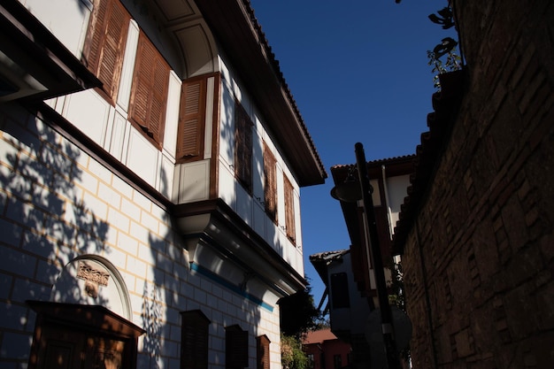 La vieja calle en Turquía Vista de las casas antiguas sabor interesante de la ciudad antigua