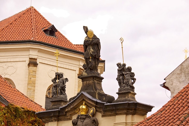 Vieja ciudad de Praga ver edificios antiguos