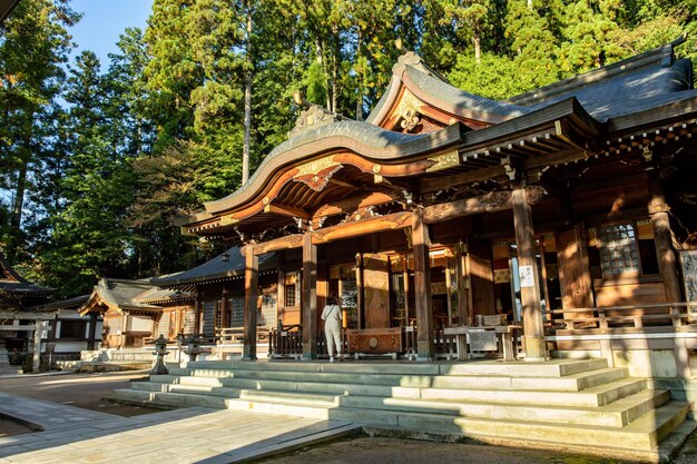 Foto la vieja ciudad pública de takayama en japón en otoño por la mañana