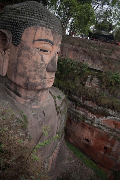 La vieja estatua de Buda