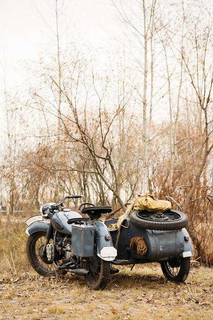 Vieja motocicleta alemana al aire libre