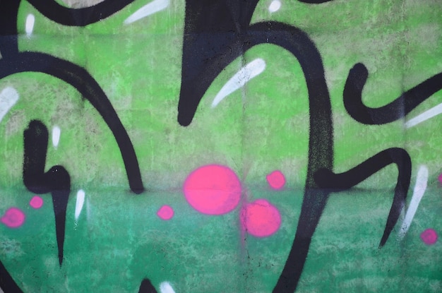 La vieja pared pintada en color graffiti dibujando pinturas de aerosol azul Imagen de fondo sobre el tema de dibujar graffiti y arte callejero