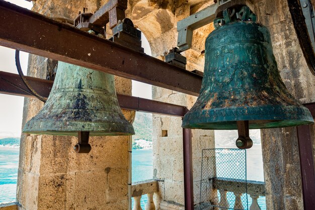 Viejas campanas en una torre