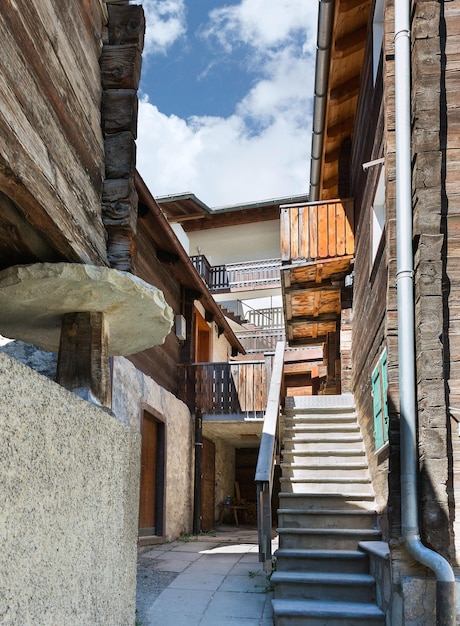 Viejas casas de madera en Zermatt Suiza