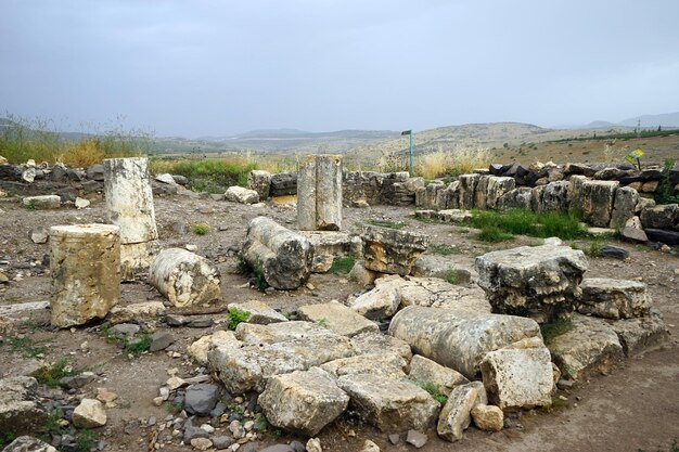 Viejas ruinas contra el cielo