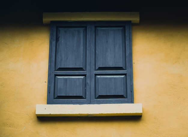 Viejas ventanas en estilo retro