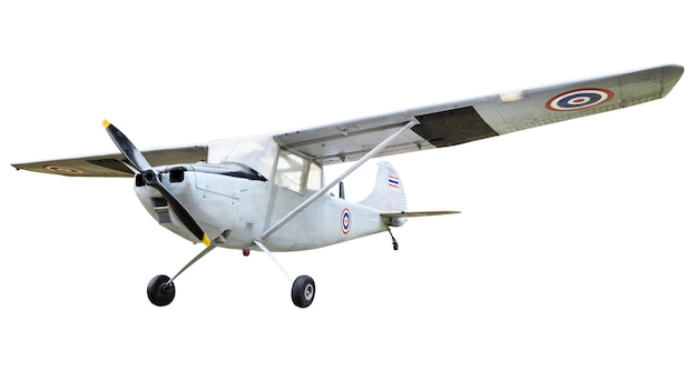 Foto viejo avión con hélice, avión de metal para fines militares, aviones históricos aislado sobre fondo blanco con trazado de recorte