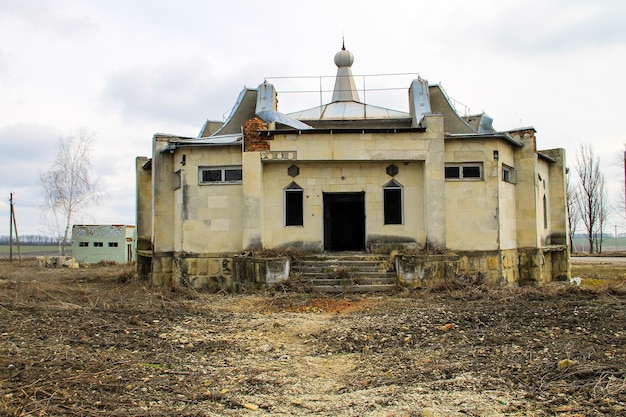 Viejo edificio abandonado en Ucrania