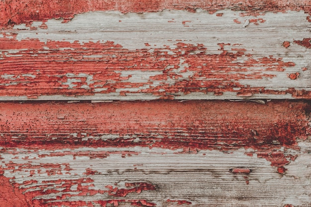 Viejo fondo rojo de madera pintado de la pared.