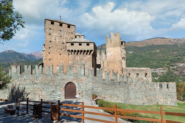 Viejo hermoso castillo de Fenis en Italia