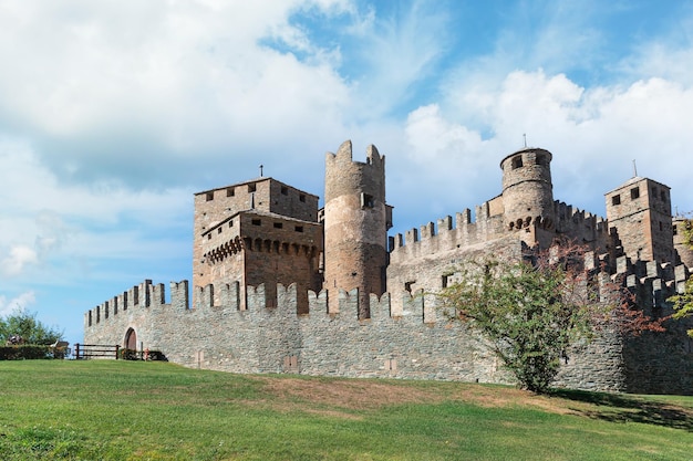 Viejo hermoso castillo de Fenis en Italia