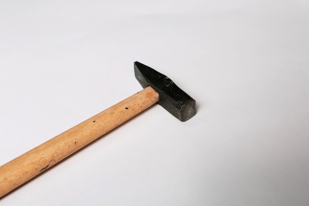 Viejo martillo vintage la herramienta artesanal para carpintero