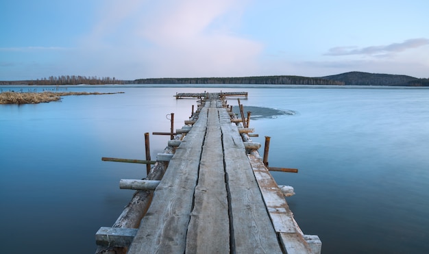 Viejo muelle de madera