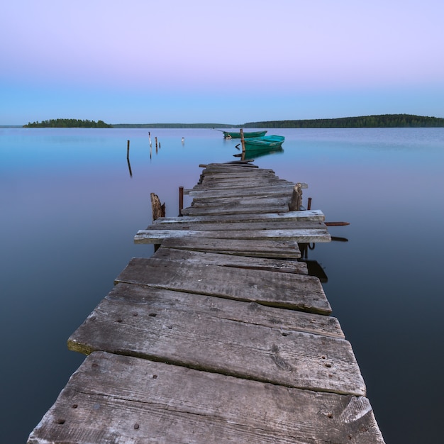 Viejo muelle de madera