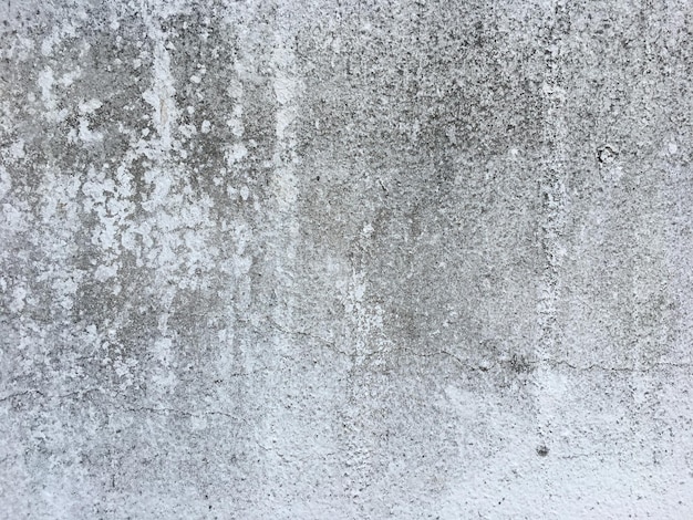 Viejo muro con cemento de yeso en descomposición y textura de fondo de peladura de papel tapiz de color cemento
