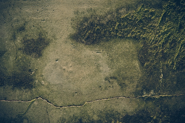 Viejo muro de hormigón y el fondo