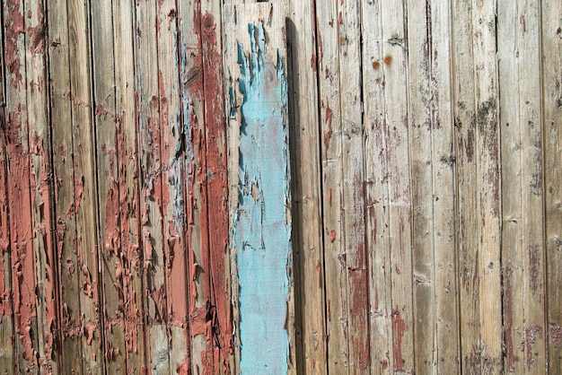 Viejo muro de tablones cubiertos con pintura vintage de textura de madera