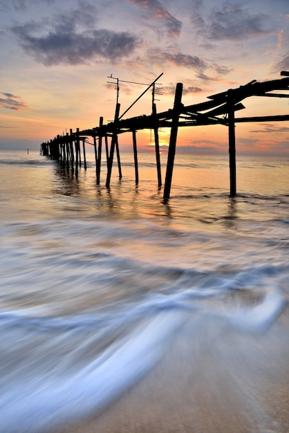 Viejo puente de madera