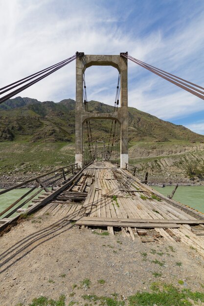 Foto viejo puente de madera