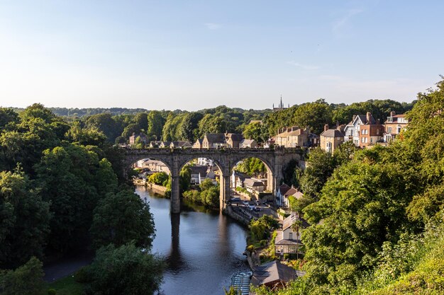 Foto el viejo puente sobre el río