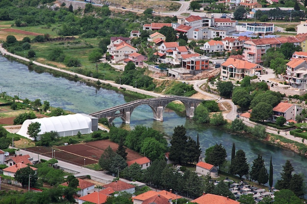 El viejo puente en Trebinje, Bosnia y Herzegovina