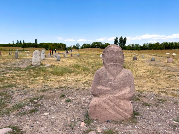 Los viejos balbals en un cementerio